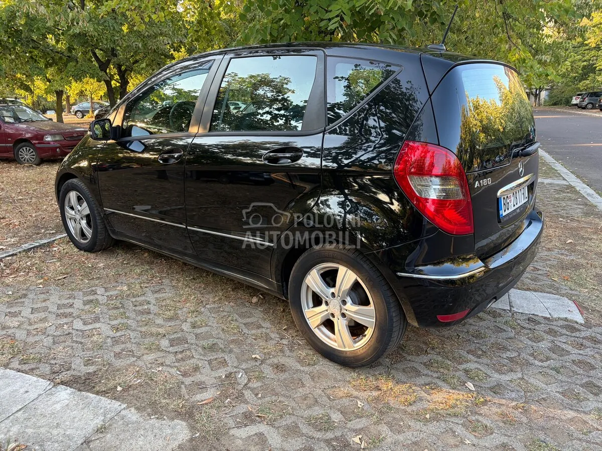 Mercedes-Benz A 180 2011 photo 5