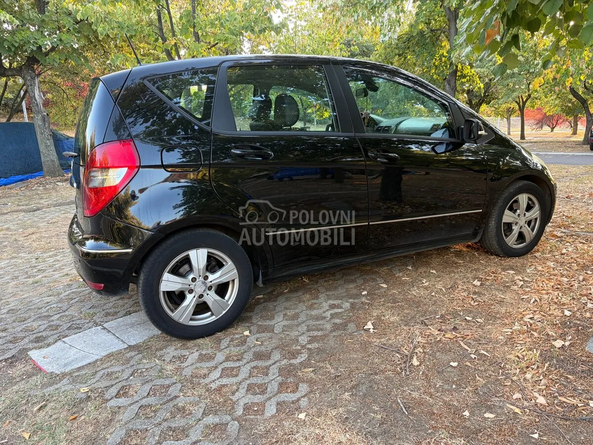 Mercedes-Benz A 180 2011 photo 3