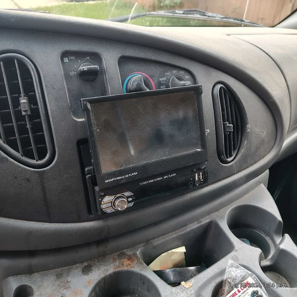 Ford E-350 2005 photo 2