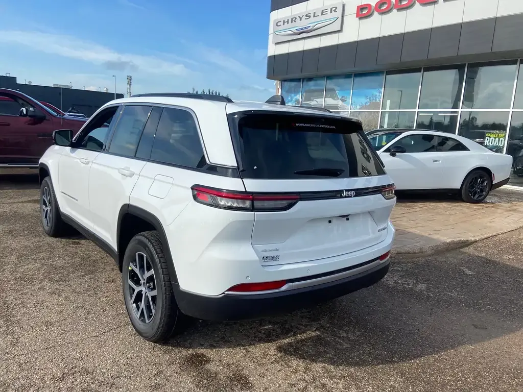 Jeep Grand Cherokee 2026 photo 5