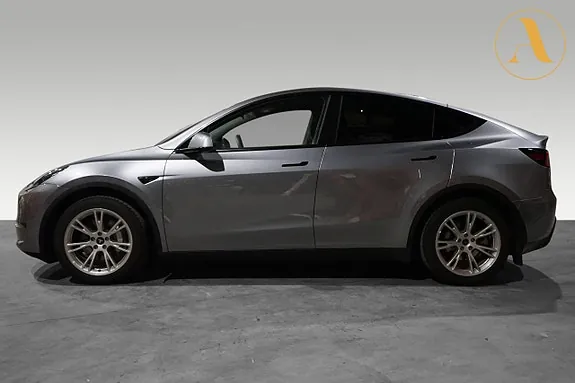 Tesla Model Y 2023 photo 4
