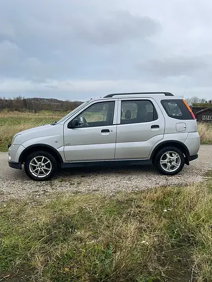 Suzuki Ignis 2005 photo 2