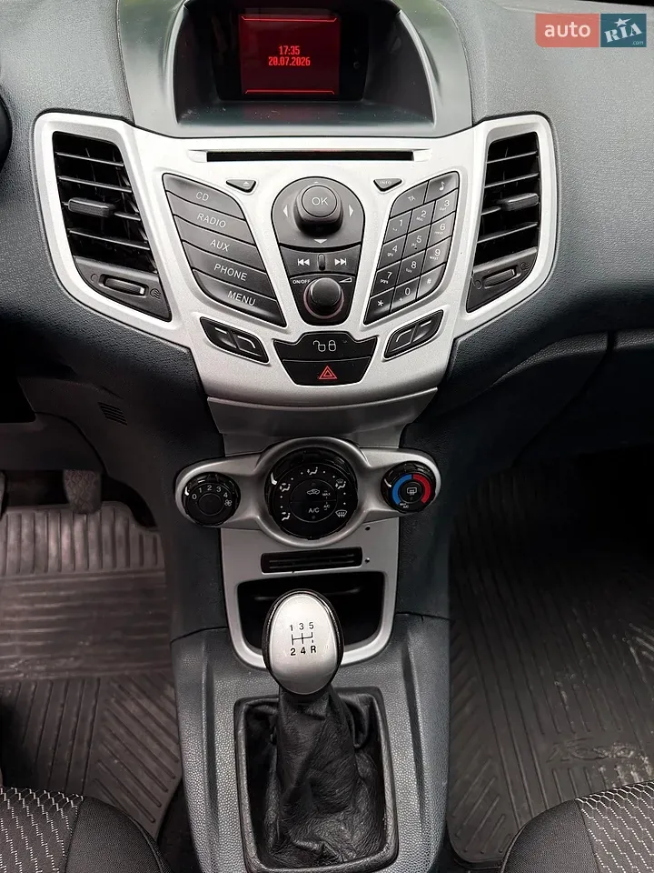 Ford Fiesta 2012 photo 3