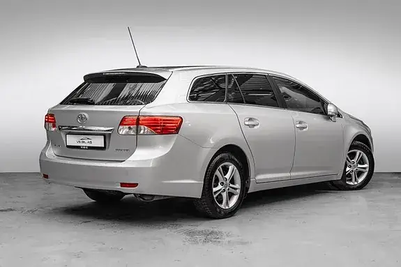 Toyota Avensis 2014 photo 2