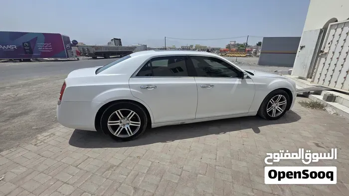 Chrysler 300 2012 photo 2