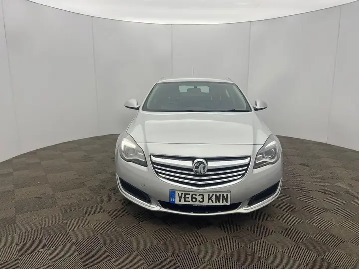 Vauxhall Insignia 2013 photo 2