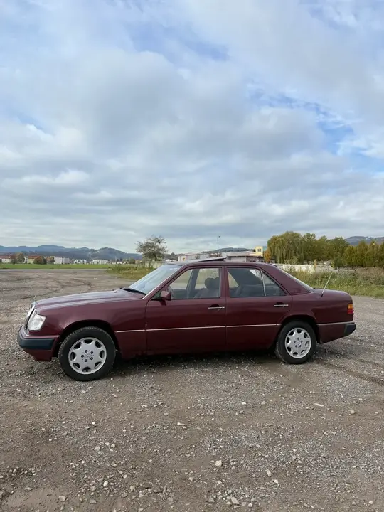 Mercedes-Benz E-Class 1991 photo 3