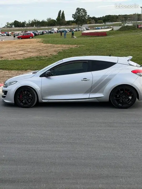 Renault Megane 2015 photo 2