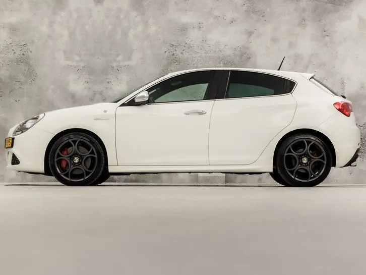 Alfa Romeo Giulietta 2012 photo 2