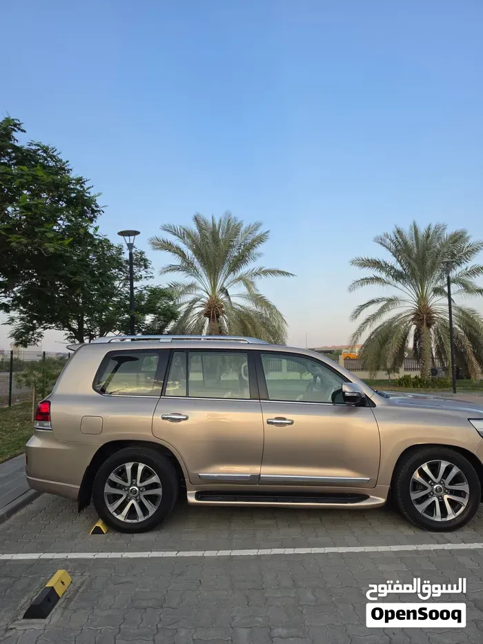 Toyota Land Cruiser 2018 photo 2