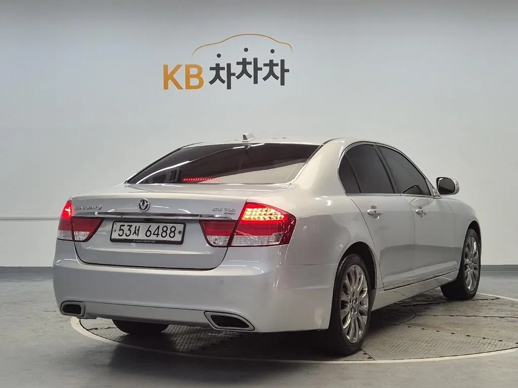 KG Mobility Chairman 2014 photo 3