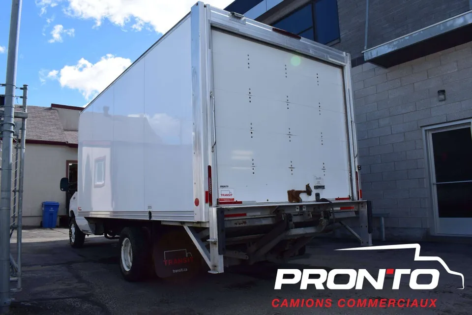 Ford E-450 2023 photo 4