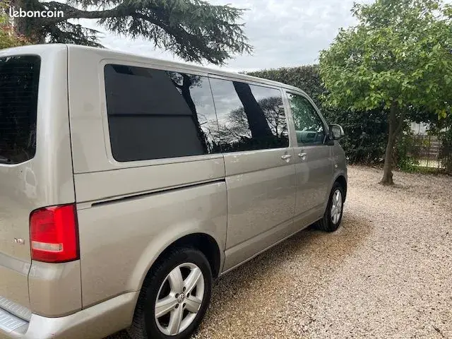 Volkswagen Multivan 2010 photo 2