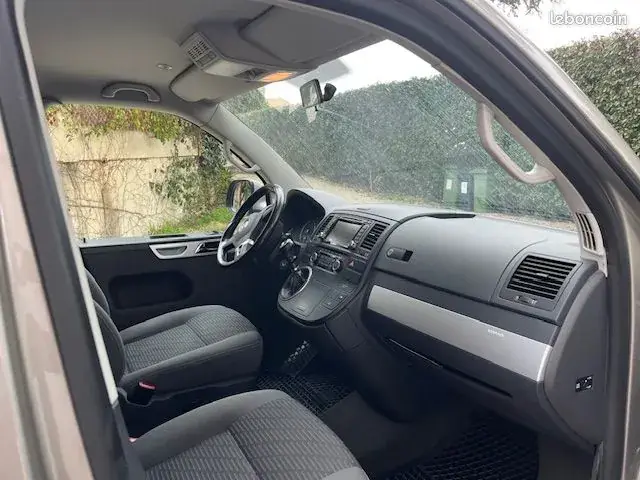 Volkswagen Multivan 2010 photo 3