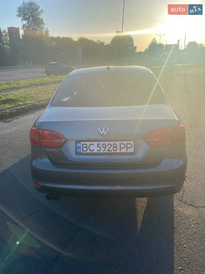 Volkswagen Jetta 2012 photo 4