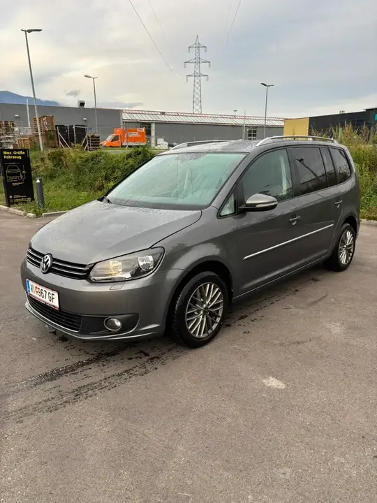 Volkswagen Touran 2013 photo 2