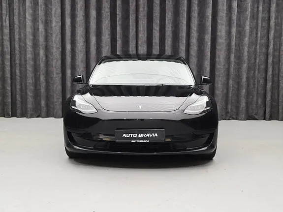 Tesla Model 3 2021 photo 2