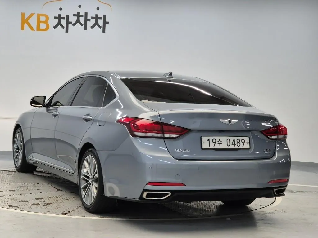 Hyundai Genesis 2016 photo 2