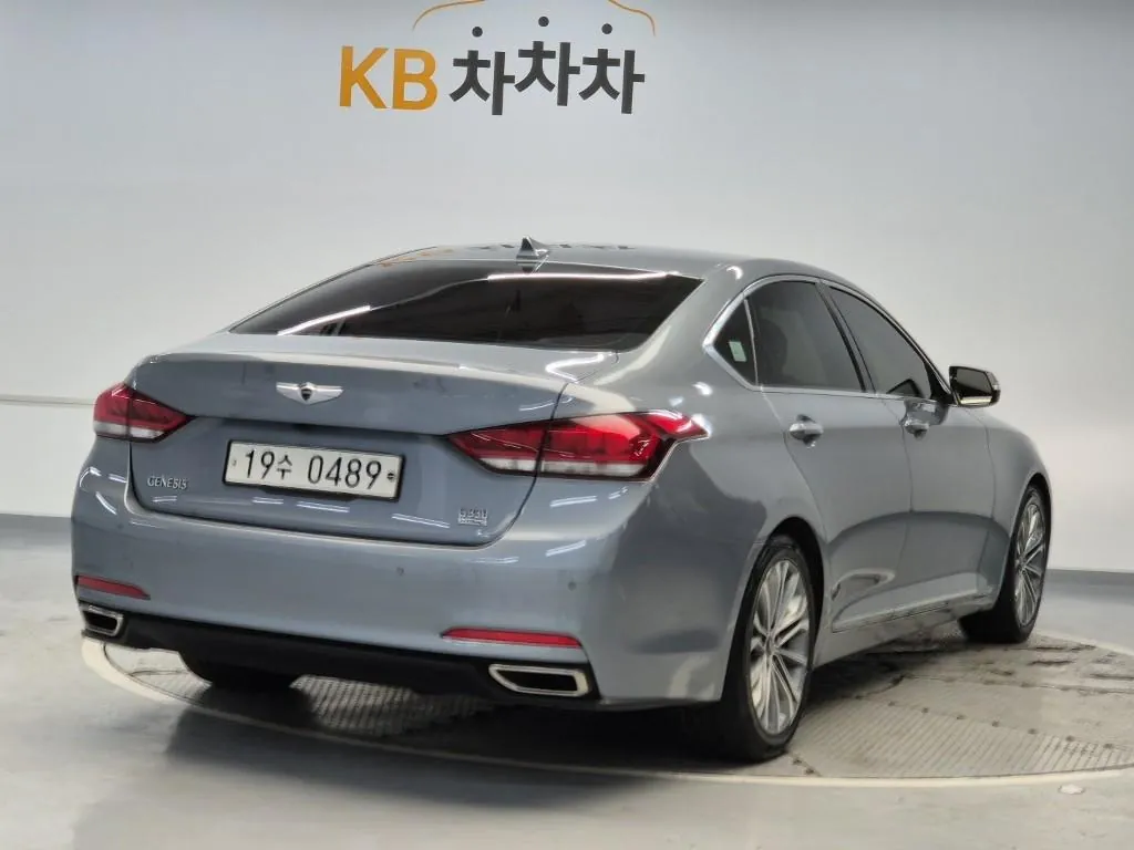 Hyundai Genesis 2016 photo 3