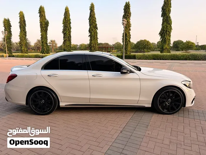 Mercedes-Benz C300 2017 photo 3