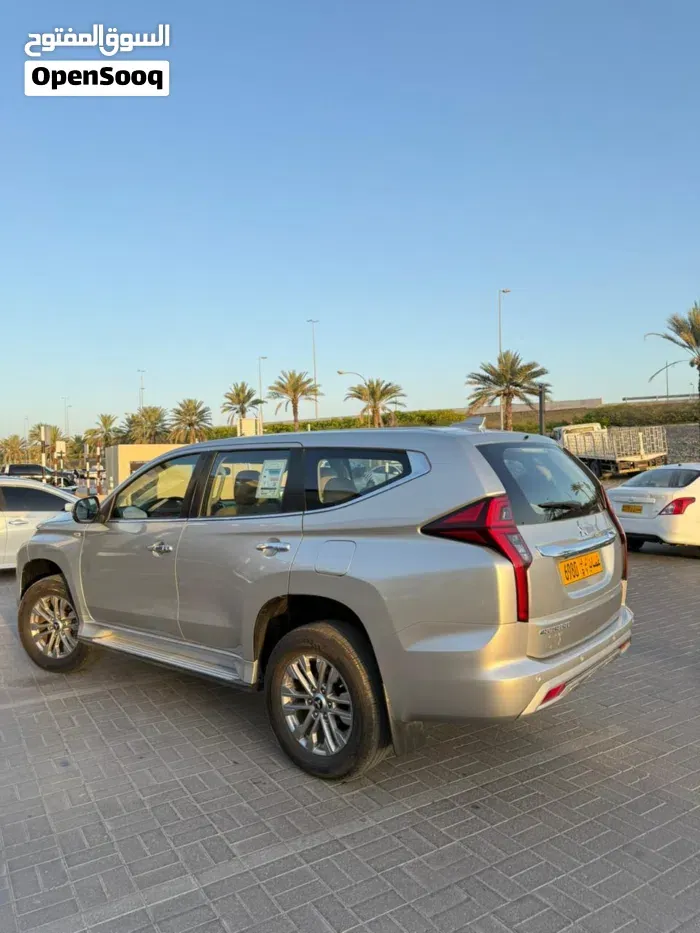 Mitsubishi Montero 2022 photo 2
