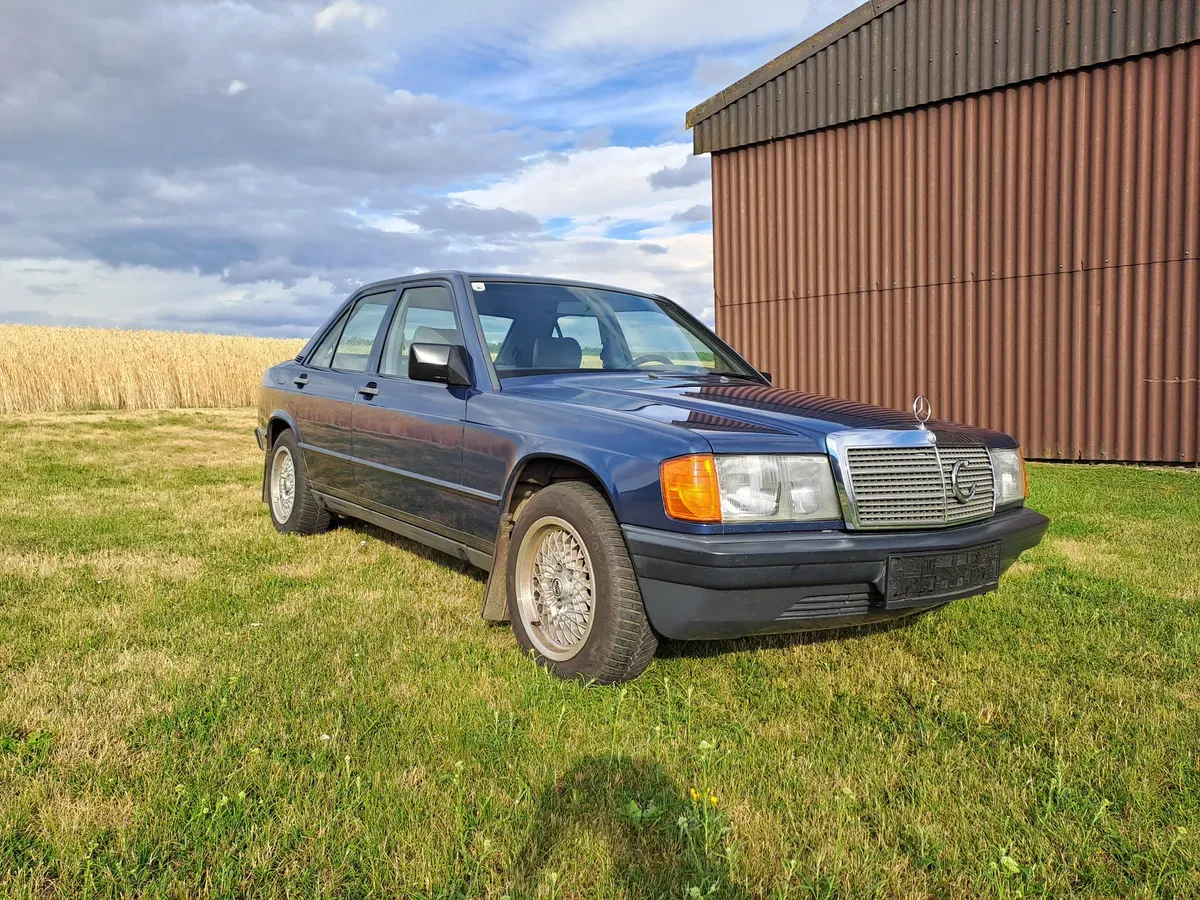 Mercedes-Benz 190 1987 photo 2