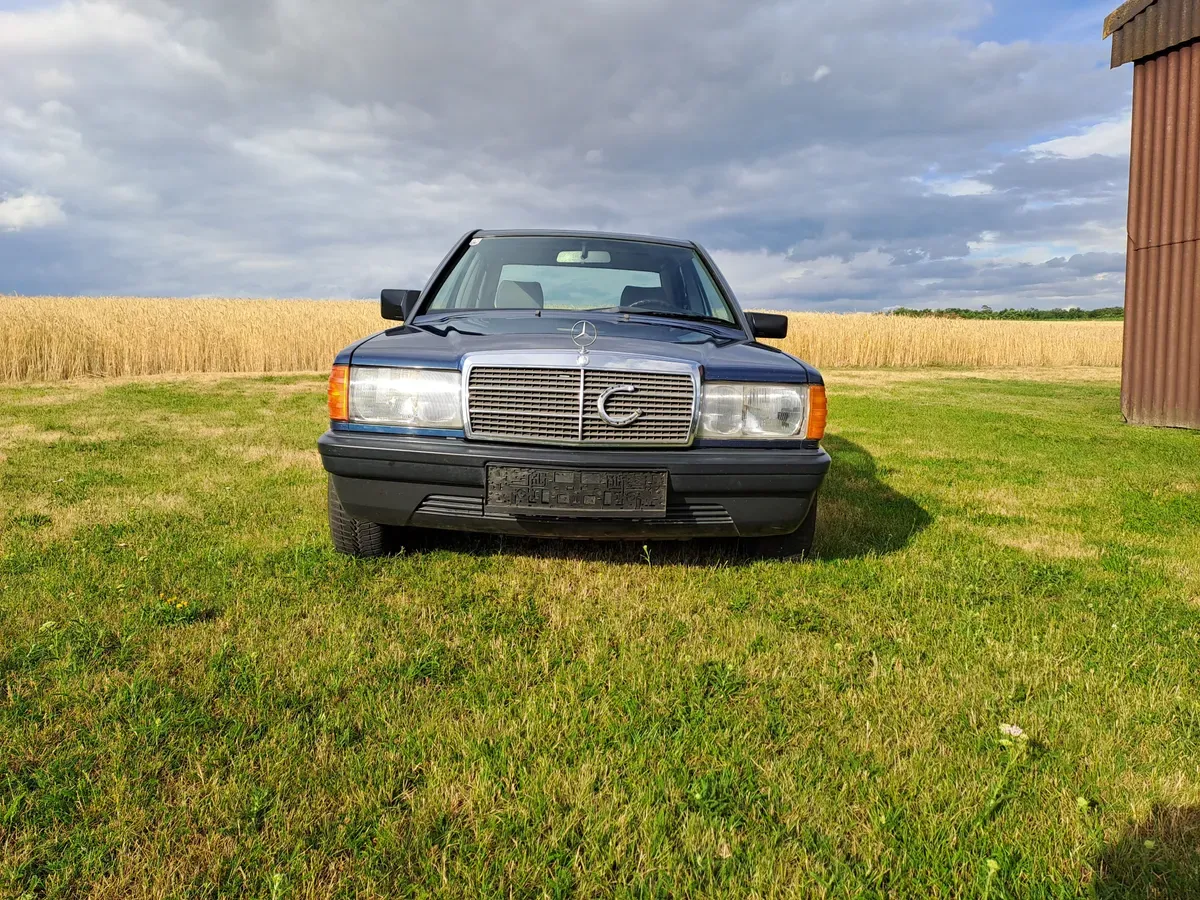 Mercedes-Benz 190 1987 photo 3