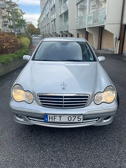 Mercedes-Benz C200