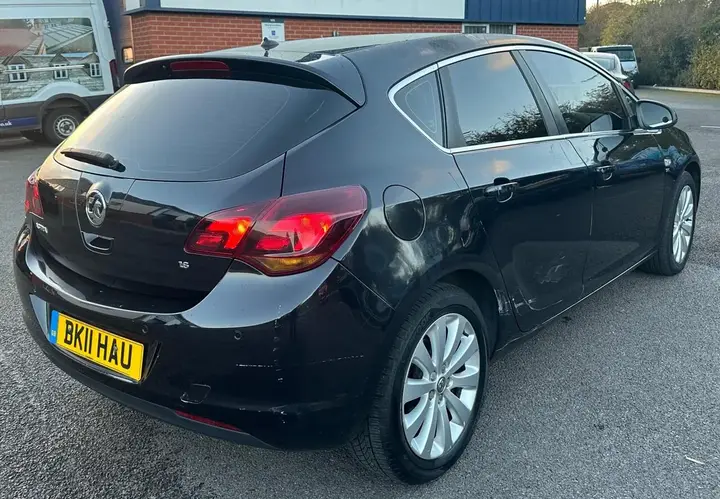 Vauxhall Astra 2011 photo 5