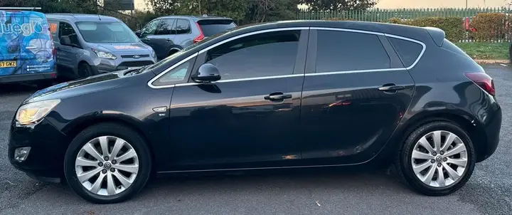 Vauxhall Astra 2011 photo 4