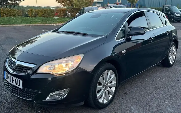 Vauxhall Astra 2011 photo 3