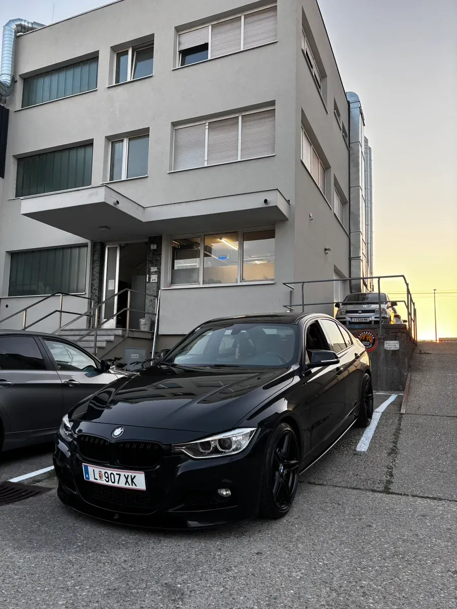 BMW 3 Series 2012 photo 3