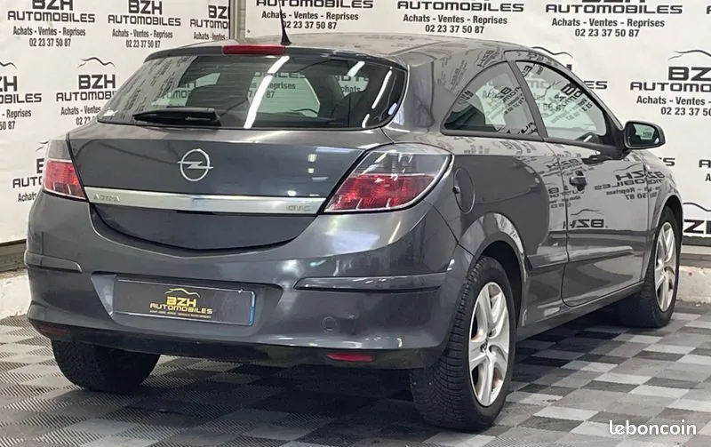 Opel Astra 2009 photo 2