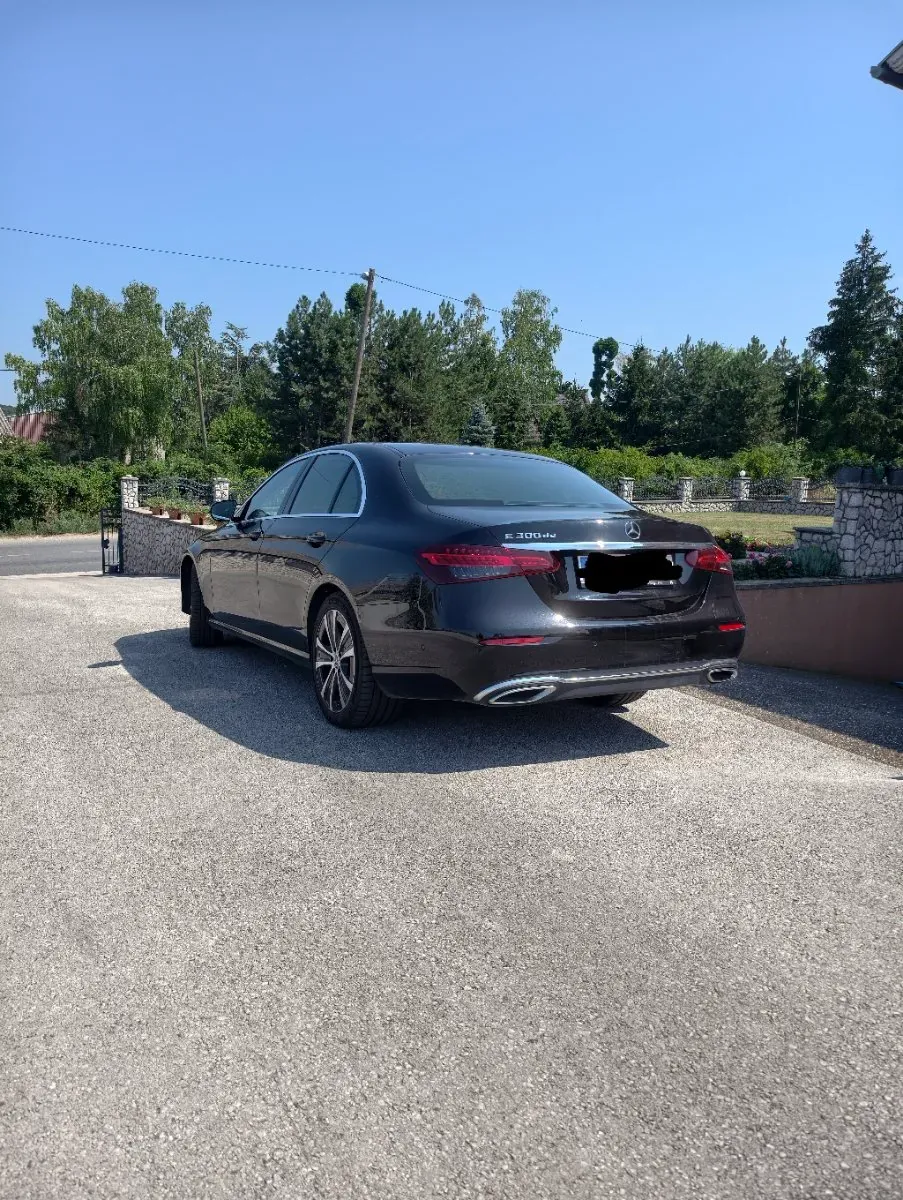 Mercedes-Benz E-Class 2022 photo 2