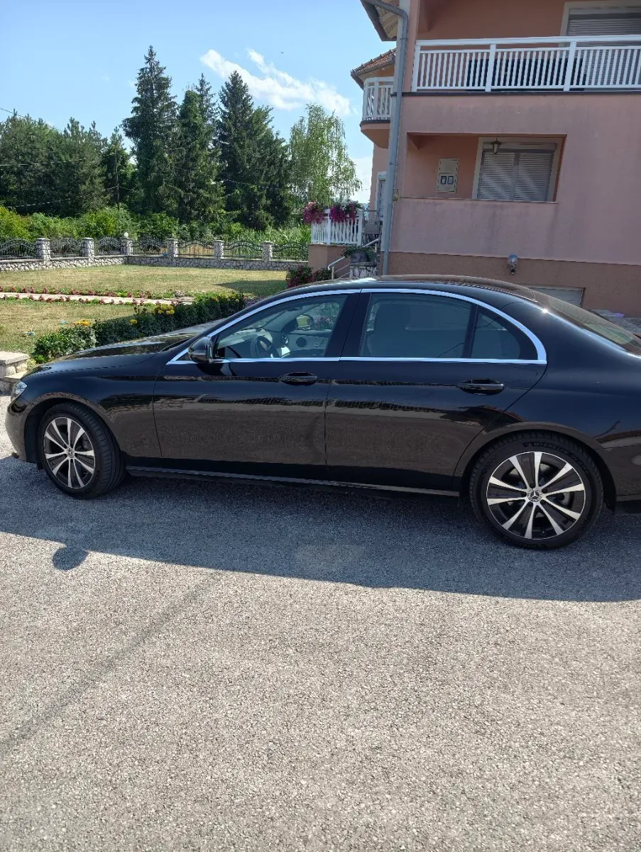 Mercedes-Benz E-Class 2022 photo 3