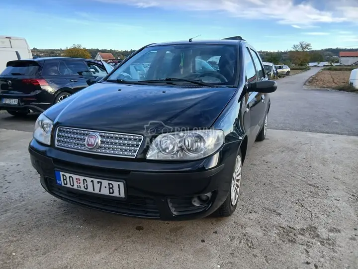 Fiat Punto 2009 photo 2