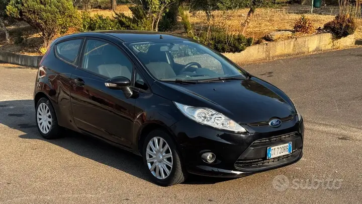 Ford Fiesta 2010 photo 2