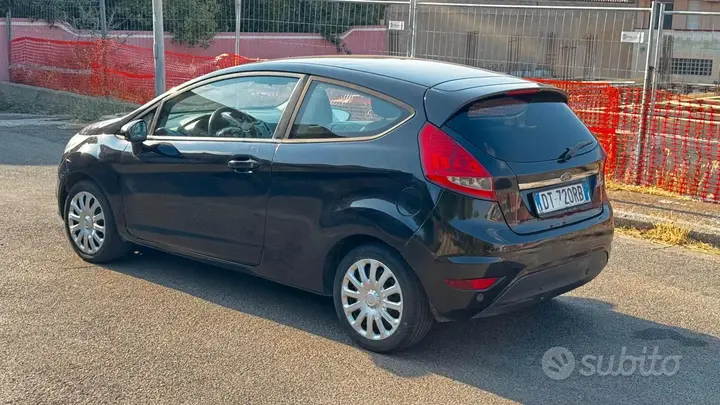 Ford Fiesta 2010 photo 4