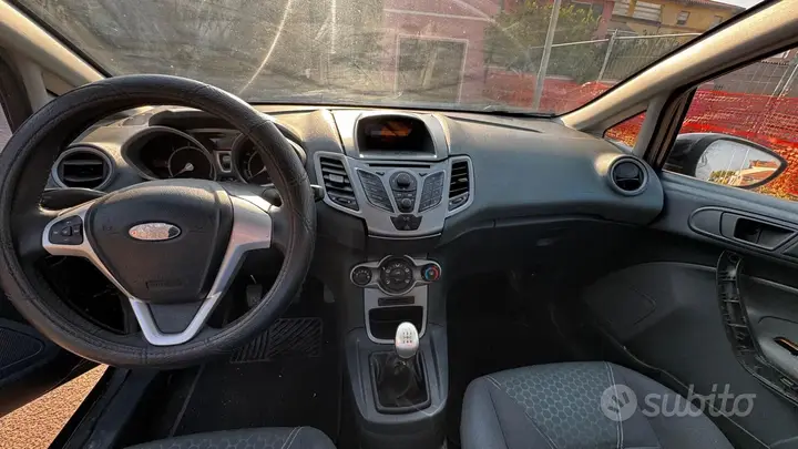 Ford Fiesta 2010 photo 5
