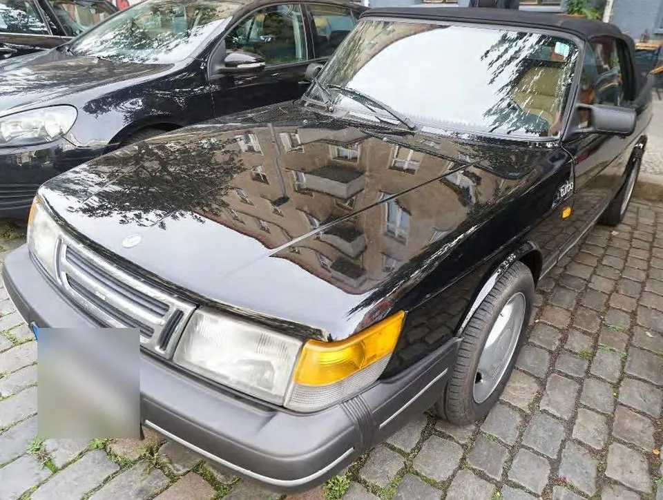 Saab 900