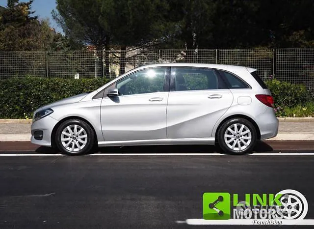 Mercedes-Benz B 180 2018 photo 3