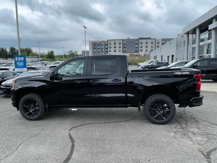 Chevrolet Silverado 2026 photo 2
