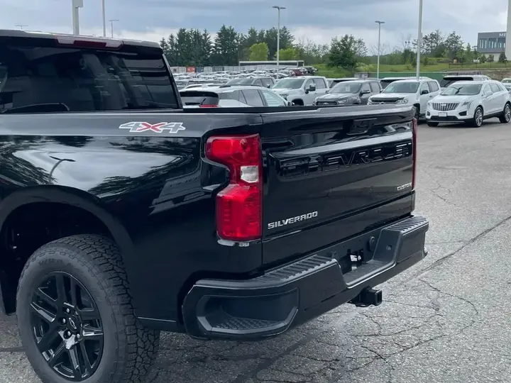 Chevrolet Silverado 2026 photo 4