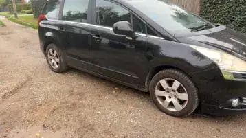 Peugeot 5008 2010 photo 2