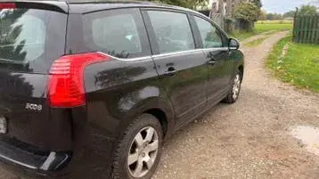 Peugeot 5008 2010 photo 3