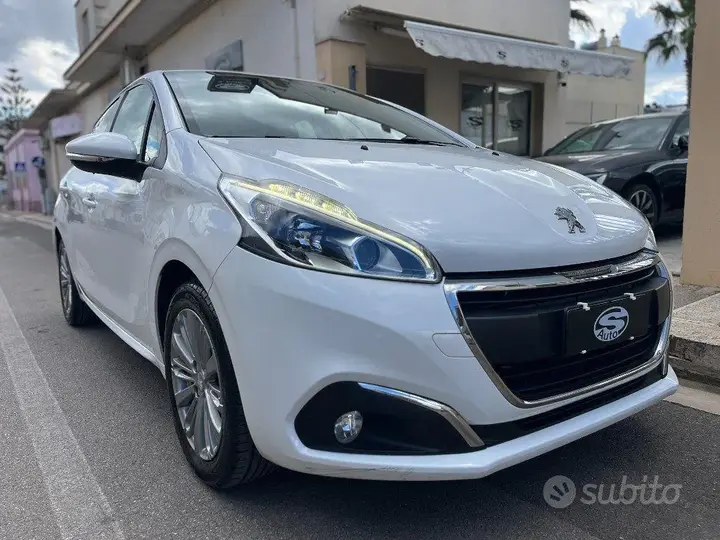 Peugeot 208 2016 photo 2