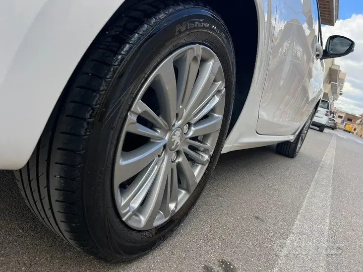 Peugeot 208 2016 photo 5