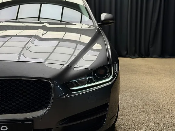 Jaguar Xe 2016 photo 4