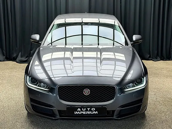 Jaguar Xe 2016 photo 3