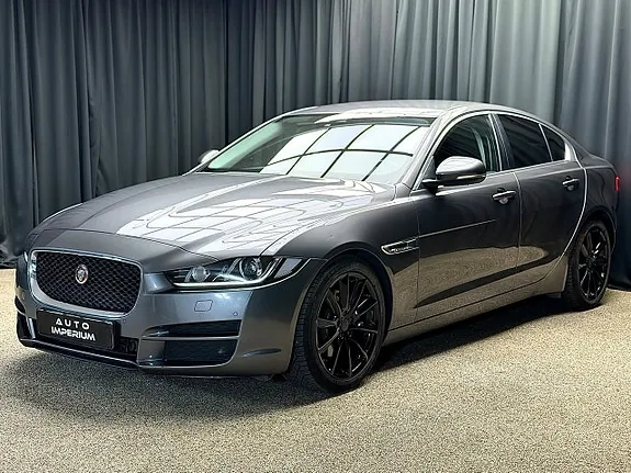 Jaguar Xe 2016 photo 5